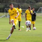 Fernando León saltará como titular, en el duelo que Barcelona sostendrá ante Santos de Brasil, en la Copa Libertadores.