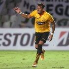 Carlos Garcés el hombre del partido ante Santos, hizo un gol y provocó un autogol.