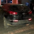 El vehículo Sportage negro sin placas, estaba parqueado en una estacionamiento de una cooperativa de transporte público