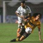 El cuadro brasileño del Santos cayó en su estadio 2-0 ante Barcelona, en la primera fecha del Grupo C de la Copa Libertadores.