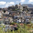 La localidad de Castiglione di Sicilia luce señorial.