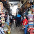 Los comerciantes fueron despojados del dinero que guardaban en sus prendas.