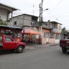 La víctima atendía su local cuando fue baleado. Ayer velaron sus restos en la mismo lugar donde lo mataron.