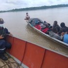 Migrantes utilizan río fronterizo con Colombia para trasportarse y cruzar al país vecino