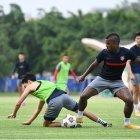 Miller Bolaños (d) disputa su primera temporada con el Chongqing Liangjiang.