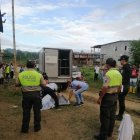 El cadáver fue retirado por personal de Medicina Legal. Uno de los primeros datos mostraba que tenía heridas de machete.