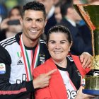 Cristiano Ronaldo junto a su madre Dolores Aveiro.