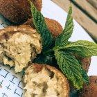 La hierbabuena se adapta a recetas de sal y dulce. Realza los sabores.