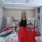 Mafer muestra su clóset a EXTRA. Es amante de todo tipo de prendas.