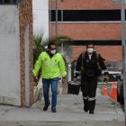 Agentes de Criminalistica llegan al sitio al sitio donde se abría registrado una riña entre el exministro de salud Mauro Falconí y el defensor del Pueblo Freddy Carrión.