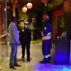 En un restaurante, supuestamente, se realizaba una fiesta.