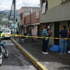 El señor cayó sobre la calle sin vida.