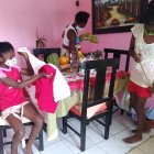 Damaris se quedó hasta segundo grado, Valeska hasta quinto y Yirabeth hasta octavo de básica. De este trío solo Valeska tiene claro lo que quiere ser de grande, policía.