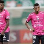 William Pacho (i) de Independiente estaría siendo pretendido por varios clubes de Europa.