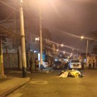 En esta esquina fueron baleadas cuatro personas, mientras jugaban naipes. La Policía llegó al sitio del suceso.