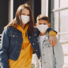 Luego de diversos rumores los profesionales de la salud aclaran que no hay ninguna contra indicación en el uso de mascarillas en niños y jóvenes.