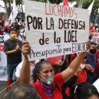 Maestros hacen plantón en rechazo a la nulidad de la nueva Ley de Educación