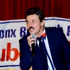 Nació en Charapotó, Manabí, en 1948. Su carrera empezó a los 15 años.