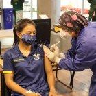 El ministro Sebastián Palacios informó en sus redes sobre la vacunación de los deportistas.