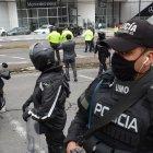 Ambos vehículos dejaron el sitio luego de que el auto de Salcedo se chocara contra una concesionaria.