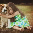 No lo animes con otro canino.  Esta no es la mejor opción. Los animales no son objetos intercambiables.