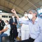 Este viernes 11 de junio el presidente Lasso recibió su primera dosis anticovid.