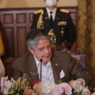 El presidente Lasso se someterá a una cirugía que eliminará un quiste lumbar que tiene como producto de una mala praxis médica.