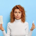 Según la asambleísta, las personas gastan aproximadamente 42 dólares mensuales en toallas sanitarias.