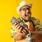 Su negocio de venta de sánduches empezó hace un mes. Por ahora solo entrega a domicilio, pero espera tener su local.