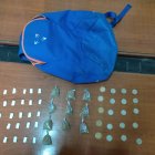 La mochila con las dosis de droga que llevaba dentro.