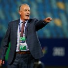 Gustavo Alfaro no sabe que hacer, los resultados no lo acompañan.