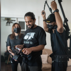 Su profesión es diseñador gráfico, pero dejó todo por la fotografía.