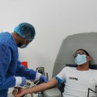 En Quito, los pacientes inoculados se acercan a la Cruz Roja por la prueba