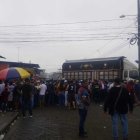 Muchas personas acuden a las campañas de donaciones de víveres.