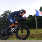 Richard Carapaz durante la etapa de contrarreloj en el Tour de Francia.
