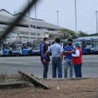 El hombre vendía comida cuando fue sorprendido por el articulado.