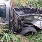 El impacto con esta camioneta causó dos muertes. Los cuerpos de las víctimas fueron trasladados a la morgue de Milagro.