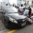 El viernes, cinco sujetos fueron detenidos en Guayaquil luego de haber robado una motocicleta a una pareja.