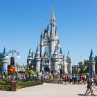 Un ansiado viaje al mundo Disney le hizo cometer un doble asesinato a una expolicía argentina.