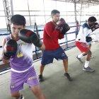 El joven boxeador Ángel Delgado se destaca en la categoría Juvenil.