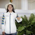 Marcela Cuaspud recibió el sombrero de paja toquilla en representación de los tricolores.