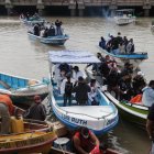 Los familiares de la víctima llegaron por la mañana a Guayaquil. Ellos arribaron en pequeñas embarcaciones pesqueras.