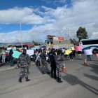 En las afueras se movilizó a un contingente de la Unidad del Mantenimiento del Orden para evitar inconvenientes.