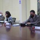 Ximena Garzón (izq.), ministra de Salud, y Juan Zapata, presidente del COE, en rueda de prensa.