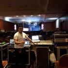 Siempre 

complace las solicitudes de los compatriotas en el exterior que lo escuchan desde las factorías.