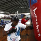 La boxeadora Tahís Ramírez entrena en el Club TriniBox, de la Isla Trinitaria.