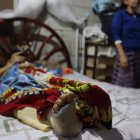 La mamá del adolescente cuida de él en su inmueble.