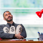 Tener dinero no basta si no se lo sabe manejar.