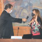 Santiago Guarderas posesionó a la nueva vicealcaldesa luego de la votación  de los ediles.