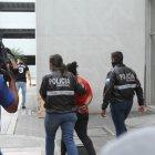 La progenitora fue capturada en su domicilio y luego llevada a la Fiscalía de Flagrancia en el Cuartel Modelo de Guayaquil.